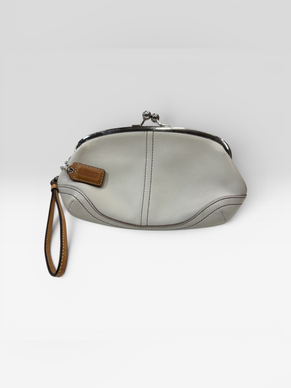 Coach Soho Kisslock White Leather Framed Wristlet Clutch Purse Pouch Wallet - Picture 1 of 3